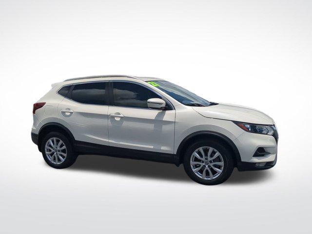 Photo of 2021 Pearl White Tricoat Nissan Rogue Sport