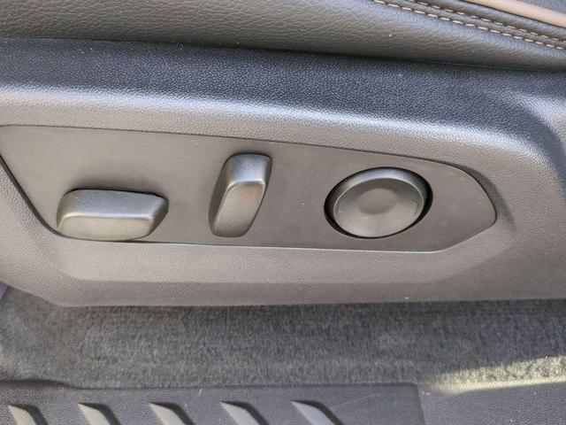Photo of 2023 Summit White GMC Canyon