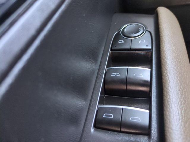 Photo of 2023 Summit White GMC Canyon
