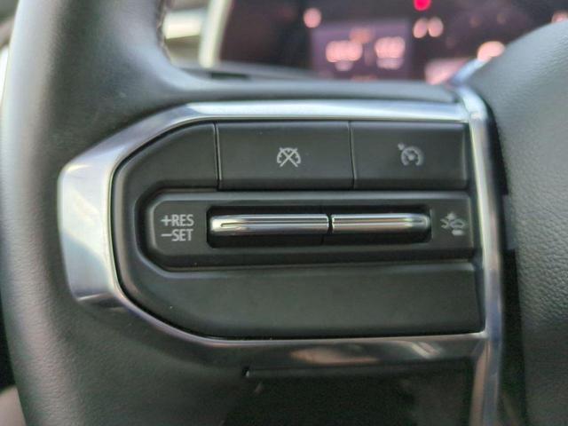 Photo of 2023 Summit White GMC Canyon