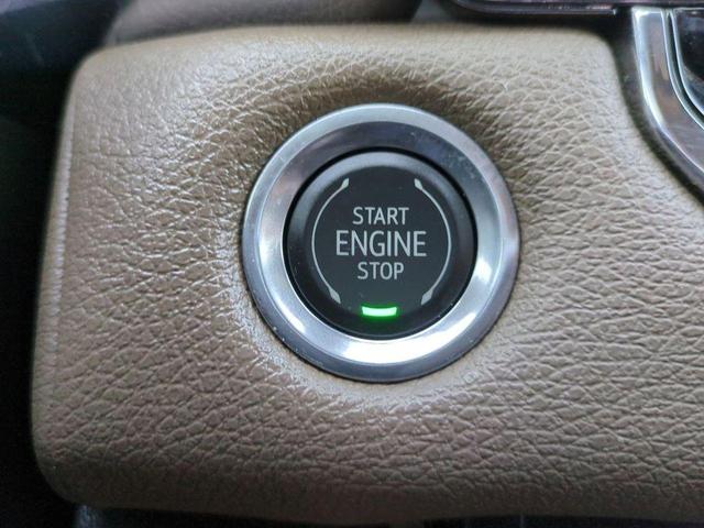 Photo of 2023 Summit White GMC Canyon