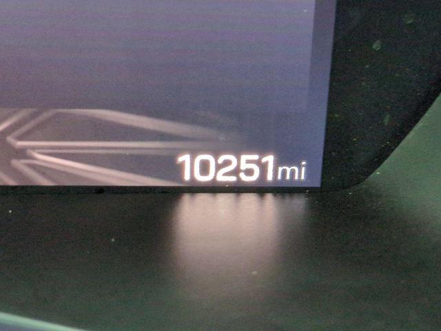 Photo of 2023 Summit White GMC Canyon
