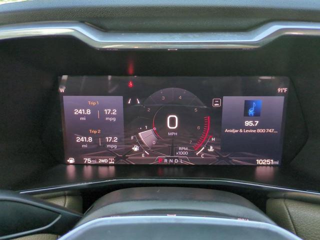 Photo of 2023 Summit White GMC Canyon