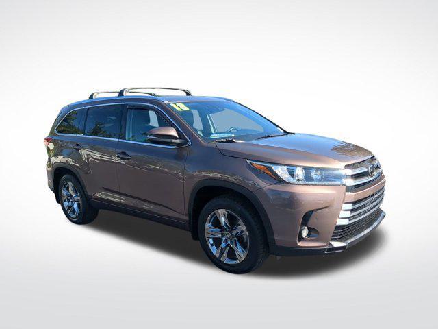 Photo of 2018 Toasted Walnut Pearl Toyota Highlander