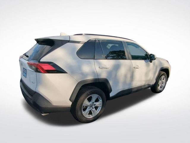 Photo of 2019 Super White Toyota RAV4