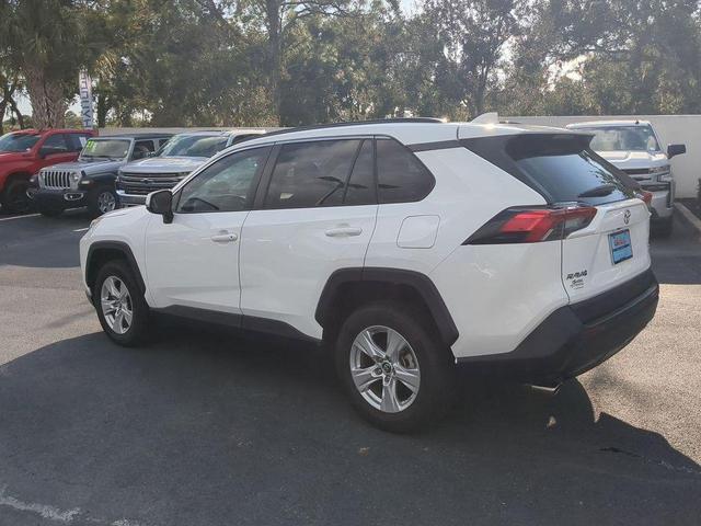 Photo of 2019 Super White Toyota RAV4