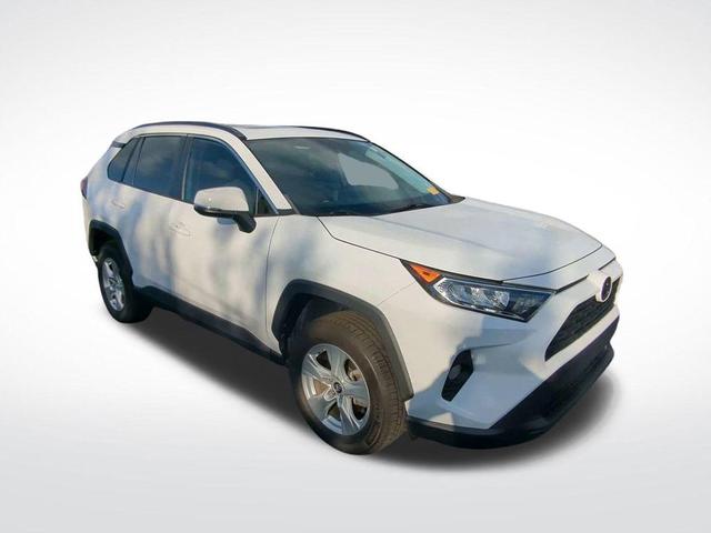 Photo of 2019 Super White Toyota RAV4