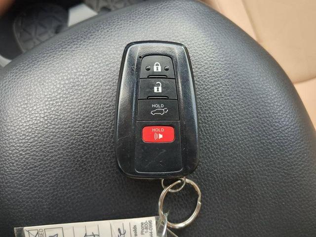 Photo of 2019 Super White Toyota RAV4
