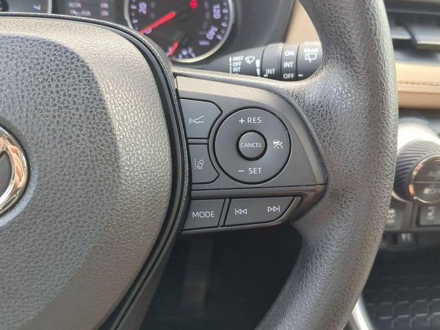 Photo of 2019 Super White Toyota RAV4