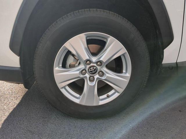 Photo of 2019 Super White Toyota RAV4