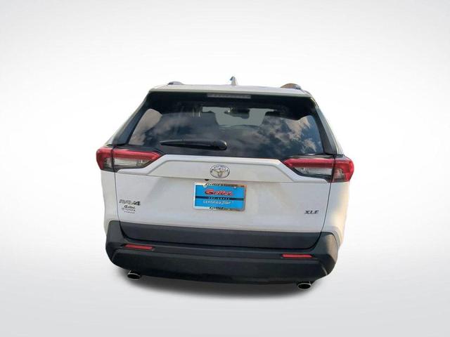 Photo of 2019 Super White Toyota RAV4