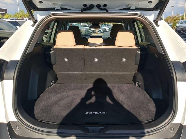 Photo of 2019 Super White Toyota RAV4