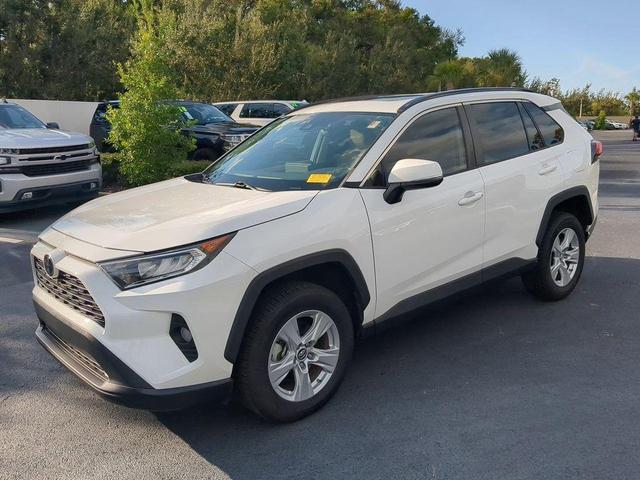 Photo of 2019 Super White Toyota RAV4