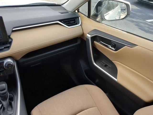 Photo of 2019 Super White Toyota RAV4