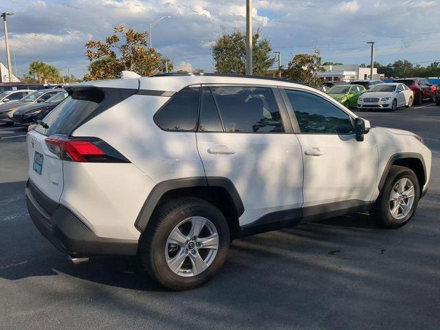 Photo of 2019 Super White Toyota RAV4