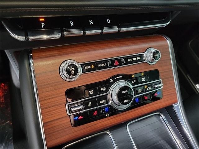 Photo of 2023 Metallic Lincoln Aviator