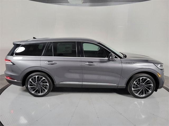 Photo of 2023 Metallic Lincoln Aviator