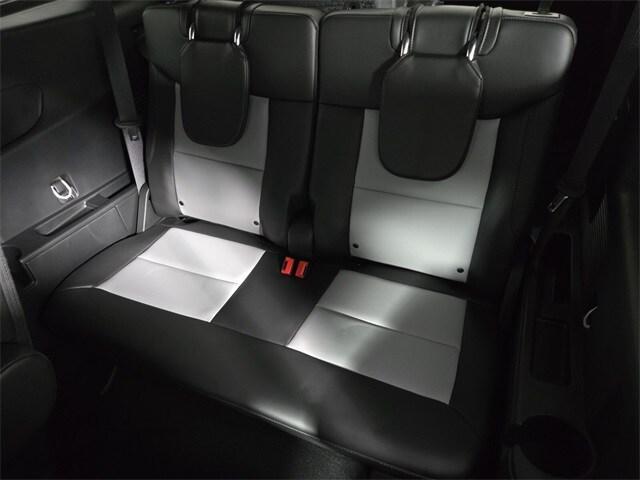 Photo of 2023 Star White Ford Explorer