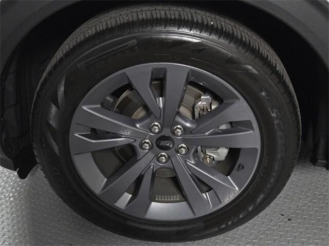 Photo of 2023 Star White Ford Explorer