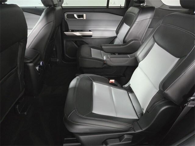 Photo of 2023 Star White Ford Explorer