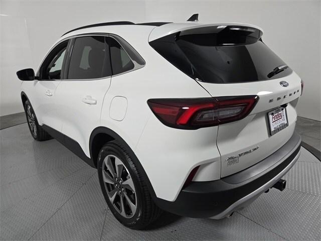 Photo of 2025 White Metallic Ford Escape