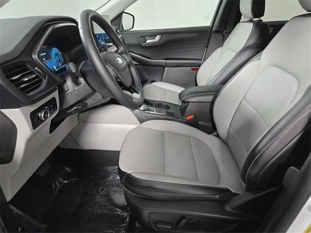 Photo of 2025 White Metallic Ford Escape