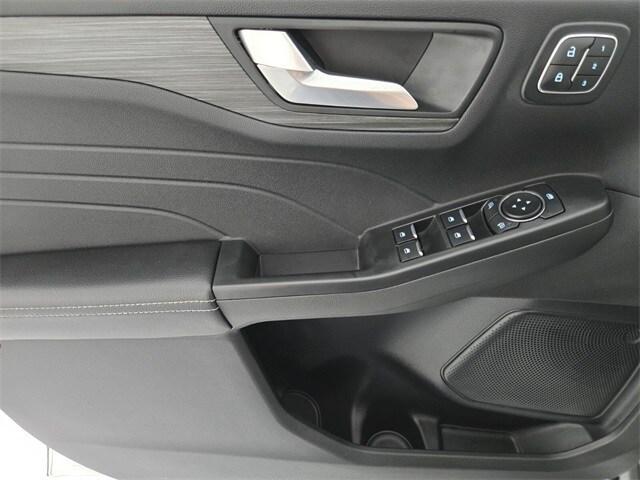 Photo of 2025 White Metallic Ford Escape