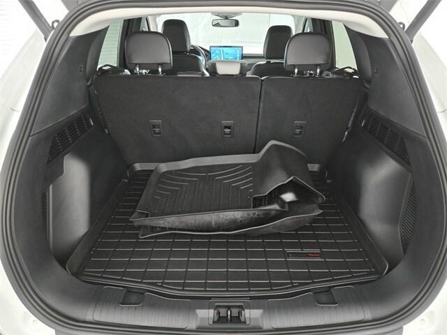 Photo of 2025 White Metallic Ford Escape