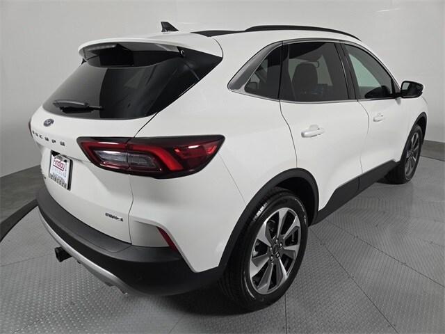 Photo of 2025 White Metallic Ford Escape