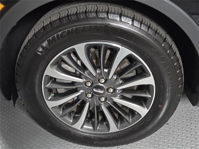 Photo of 2023 Infinite Black Metallic Lincoln Nautilus