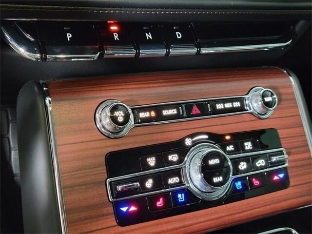 Photo of 2023 Metallic Lincoln Aviator