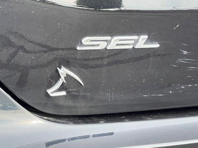 Photo of 2022 Agate Black Metallic Ford Edge