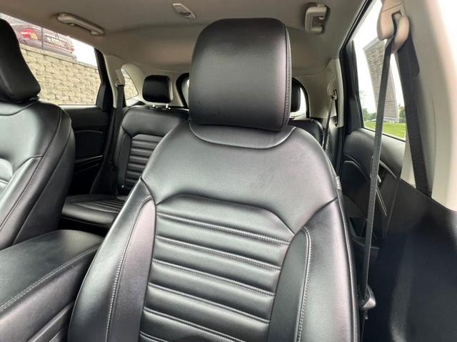 Photo of 2022 Agate Black Metallic Ford Edge
