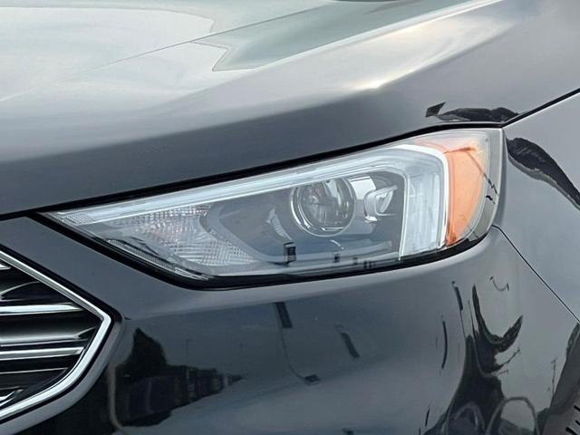 Photo of 2022 Agate Black Metallic Ford Edge