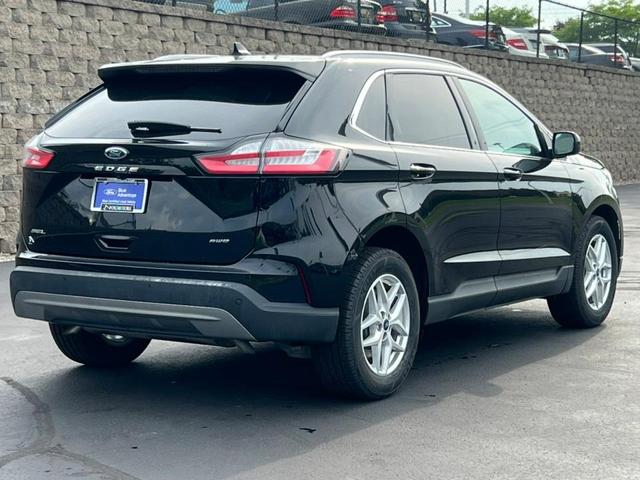 Photo of 2022 Agate Black Metallic Ford Edge