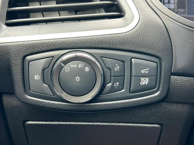Photo of 2022 Agate Black Metallic Ford Edge