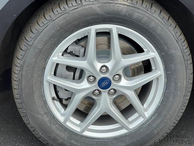 Photo of 2022 Agate Black Metallic Ford Edge
