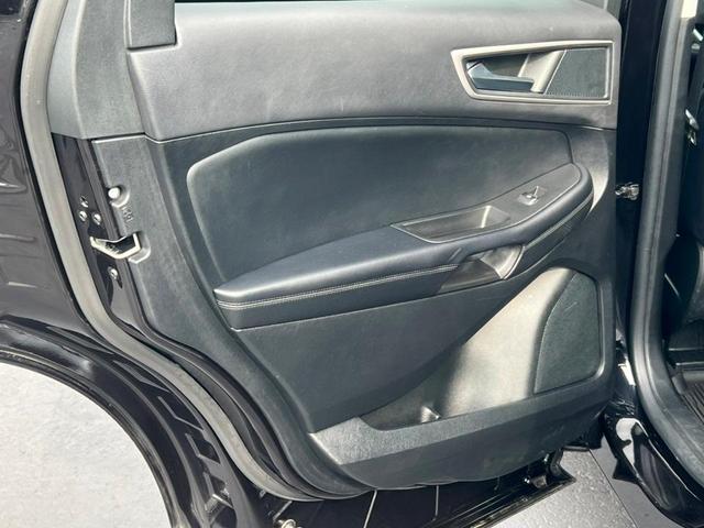 Photo of 2022 Agate Black Metallic Ford Edge