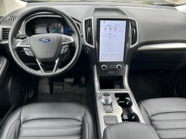 Photo of 2022 Agate Black Metallic Ford Edge