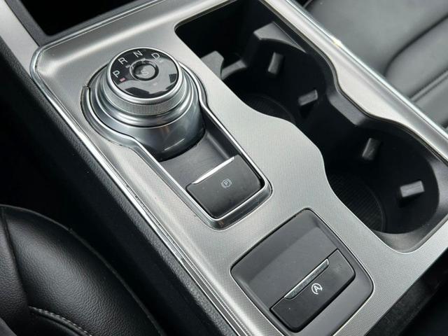 Photo of 2022 Agate Black Metallic Ford Edge