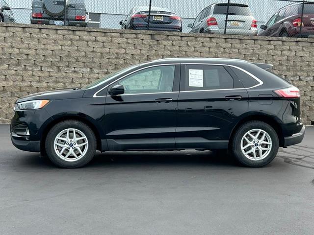 Photo of 2022 Agate Black Metallic Ford Edge