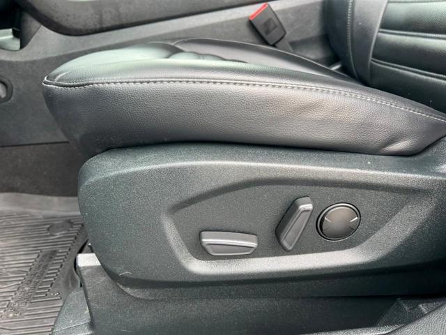 Photo of 2022 Agate Black Metallic Ford Edge
