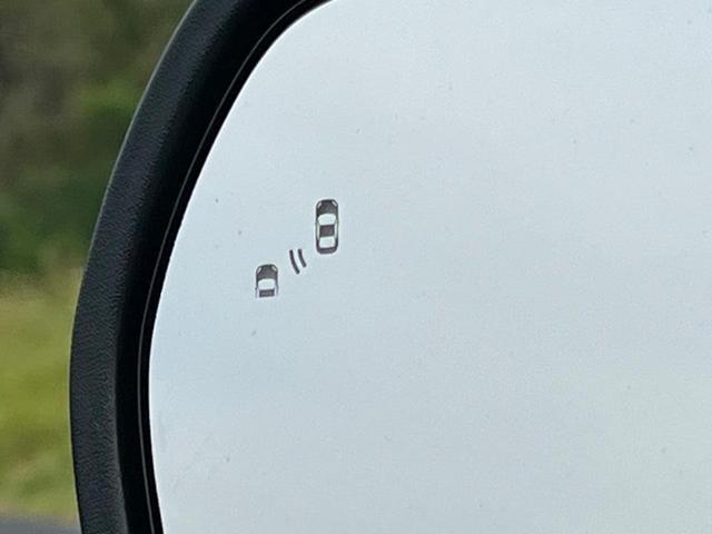 Photo of 2022 Agate Black Metallic Ford Edge