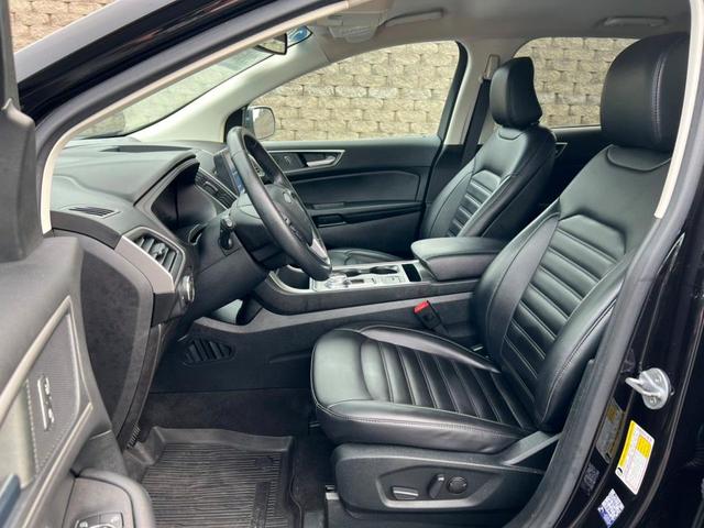 Photo of 2022 Agate Black Metallic Ford Edge
