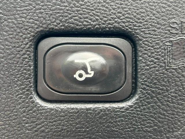 Photo of 2022 Agate Black Metallic Ford Edge