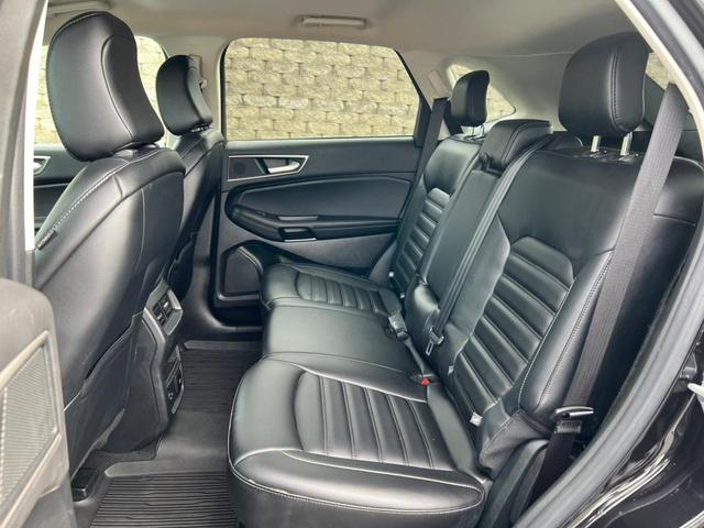 Photo of 2022 Agate Black Metallic Ford Edge