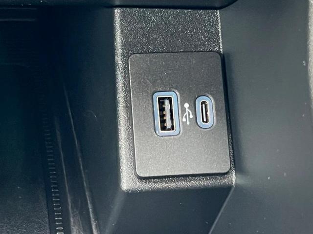 Photo of 2022 Agate Black Metallic Ford Edge
