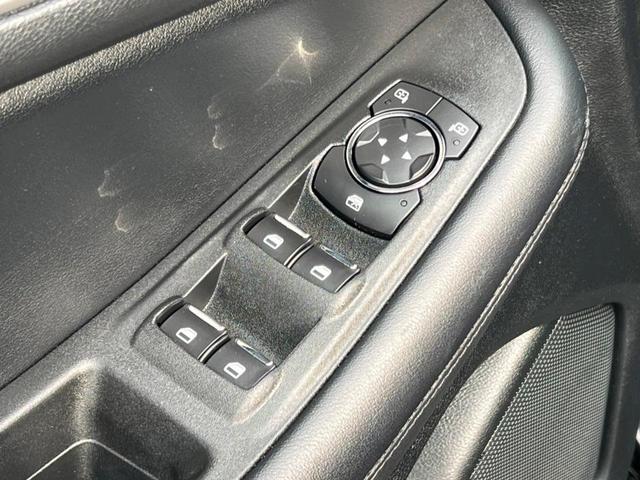 Photo of 2022 Agate Black Metallic Ford Edge