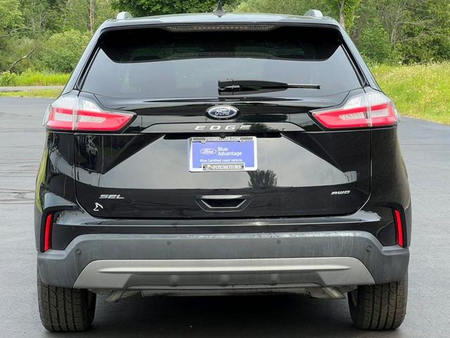Photo of 2022 Agate Black Metallic Ford Edge