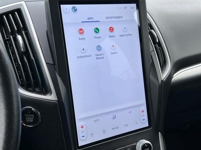 Photo of 2022 Agate Black Metallic Ford Edge